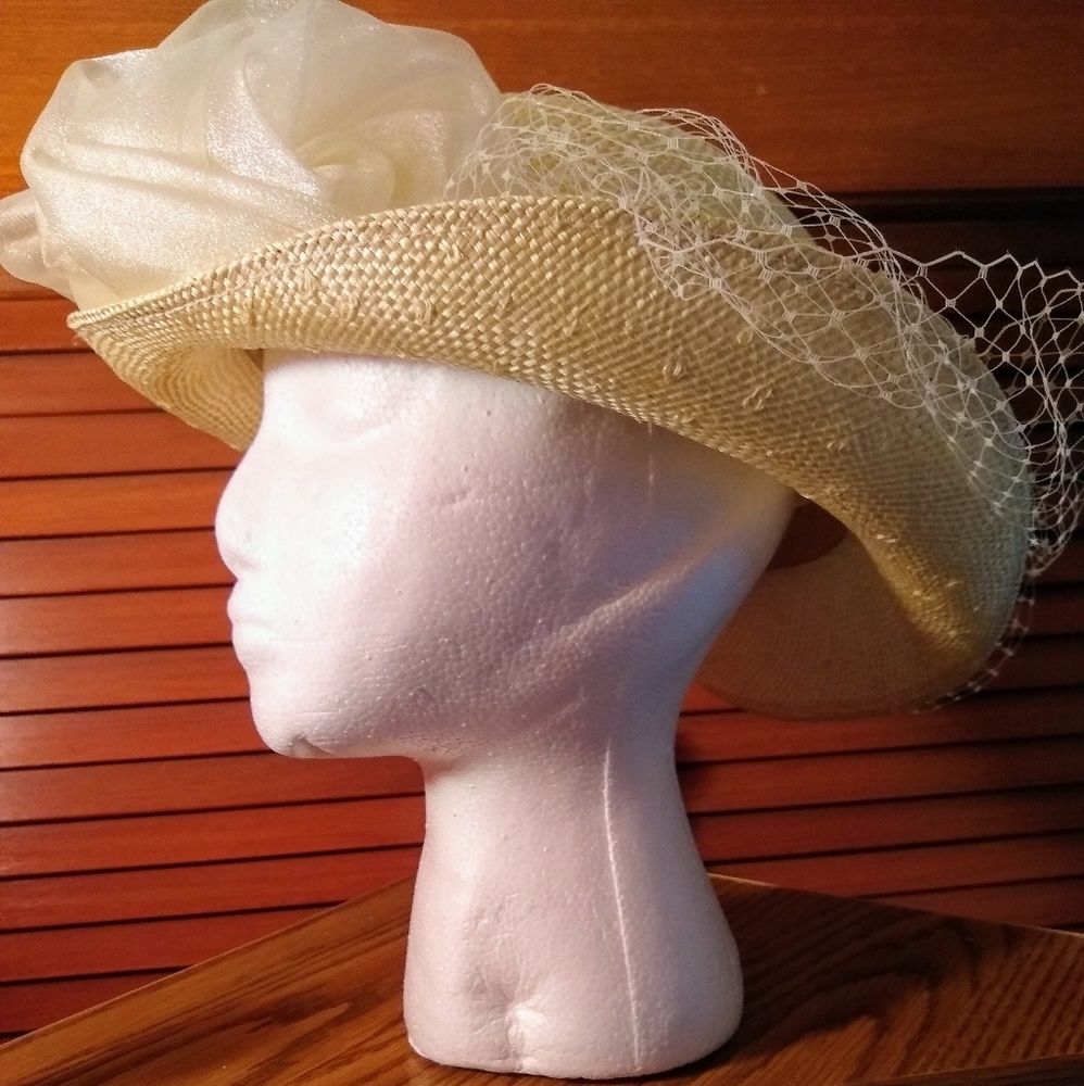 Light Colored Straw Hat - Picture 3 of 3